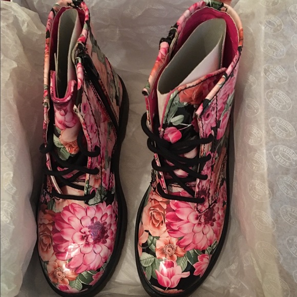 NWB Steve Madden boots - Picture 2 of 4